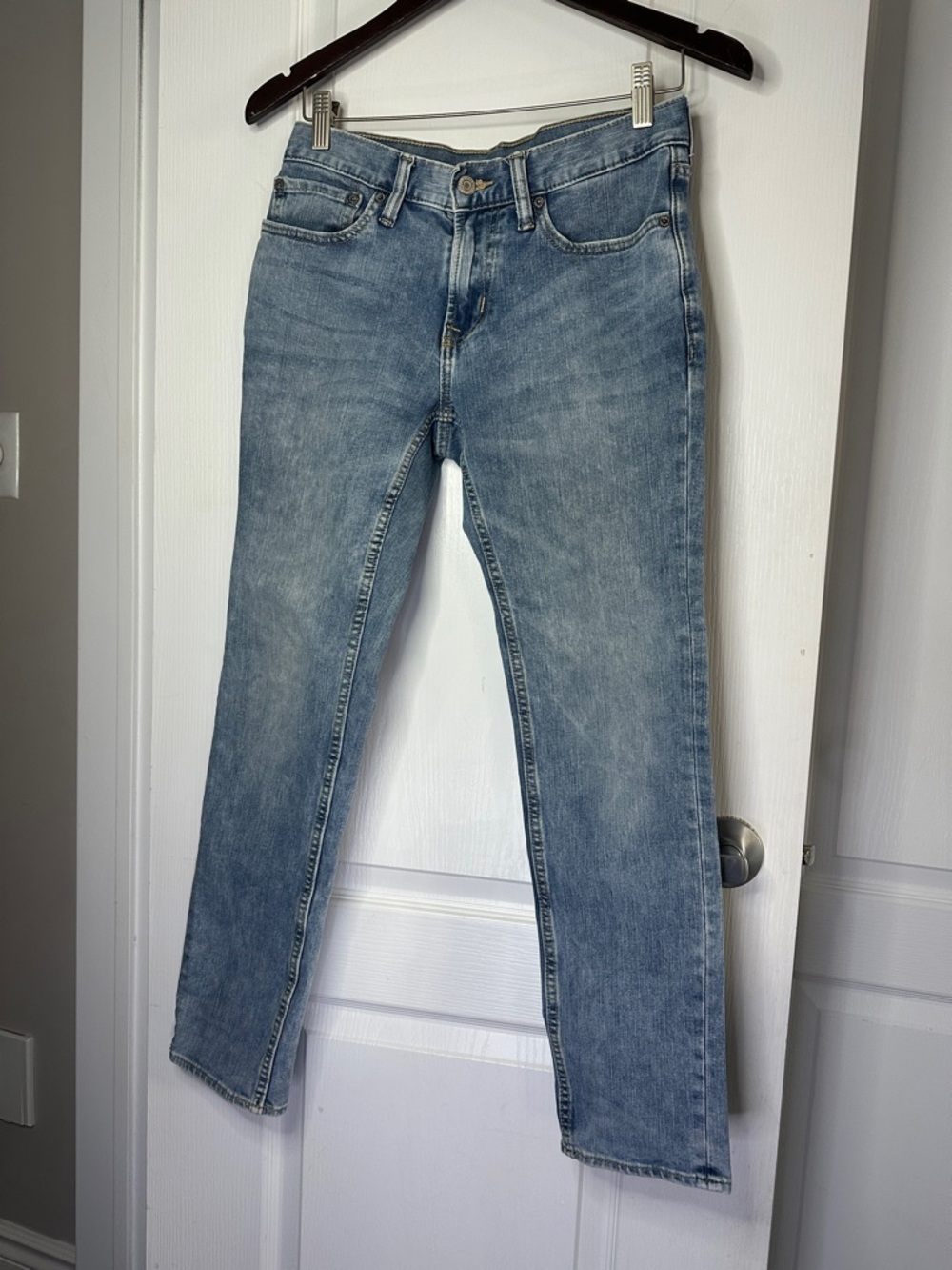 Old Navy Light Wash Straight Leg Jeans 15” waist by 29” inseam A0140